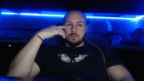 Julian online show from April 2026 11:03:01 PM