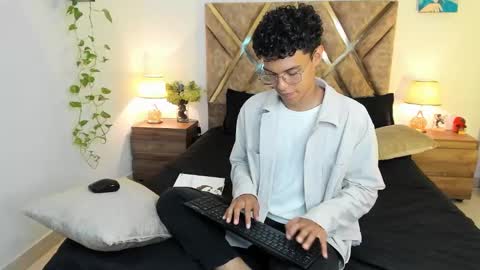 Snapshot of nickolas_moon chatting on October 2025 09:16:01 PM Nickolas Muoz online show from October 2025 09:16:01 PM