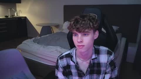 Nicki  Danny online show from October 2025 05:34:01 PM