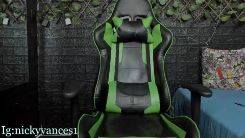 nicky online show from October 2025 07:12:01 PM