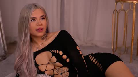 Nicky online show from October 2025 07:40:01 PM