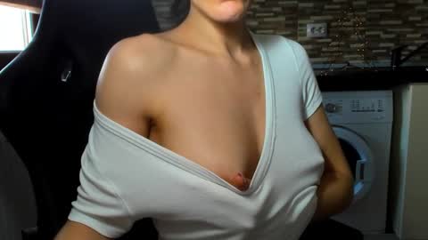 Nicky online show from February 2025 01:30:02 PM