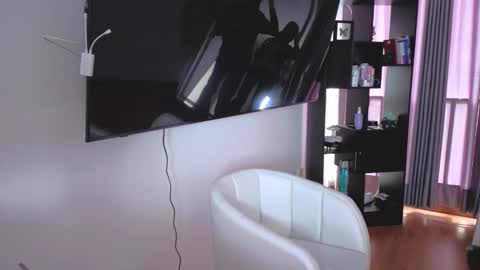 Nicky online show from October 2025 05:44:02 PM