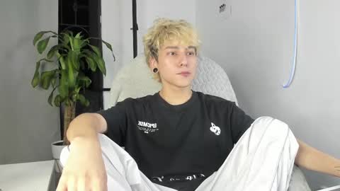 Nico  online show from September 2025 02:00:02 AM