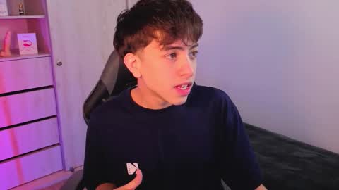 Nicolas online show from September 2025 07:05:01 PM