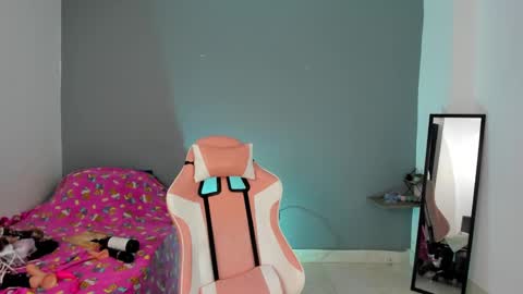 Snapshot of nicol_jone chatting on January 2025 05:24:01 AM Nicol sanchez online show from January 2025 05:24:01 AM