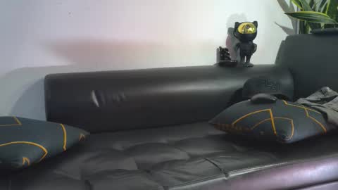 Nicolas online show from November 2025 08:53:02 PM