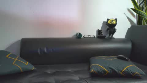 Nicolas online show from November 2025 01:09:02 AM