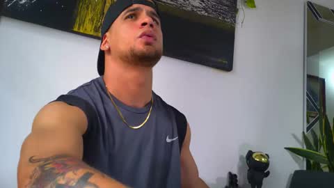 Nicolas online show from December 2025 10:17:02 PM