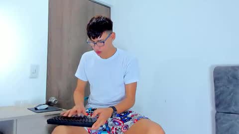 nicolastorres__ online show from November 2025 03:18:02 AM