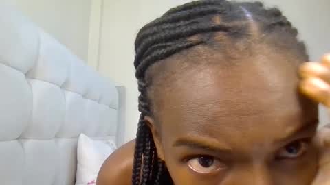 nicole161117 online show from April 2026 01:25:01 AM