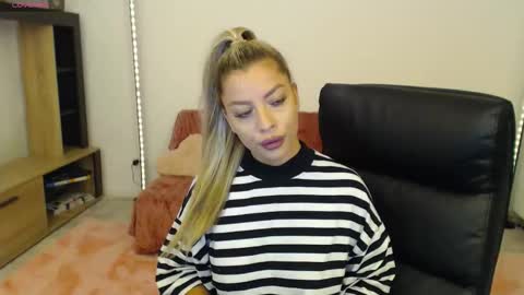 Snapshot of nicole___19 chatting on September 2025 06:24:01 PM Nico online show from September 2025 06:24:01 PM