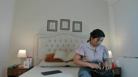 Snapshot of nicole_adam_ms chatting on February 2025 12:33:02 PM Nicole Adam online show from February 2025 12:33:02 PM