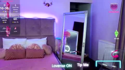 Snapshot of nicole_bond chatting on October 2025 02:22:02 AM NicoleBond online show from October 2025 02:22:02 AM