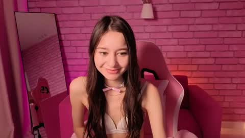 Snapshot of nicole_brownie chatting on May 2026 10:50:03 PM Nicole online show from May 2026 10:50:03 PM