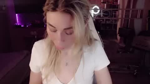 Nicole online show from June 2026 06:33:02 AM