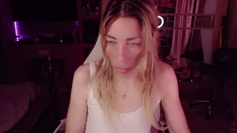 Snapshot of nicole_g0ld_ chatting on July 2026 01:29:02 AM Nicole online show from July 2026 01:29:02 AM