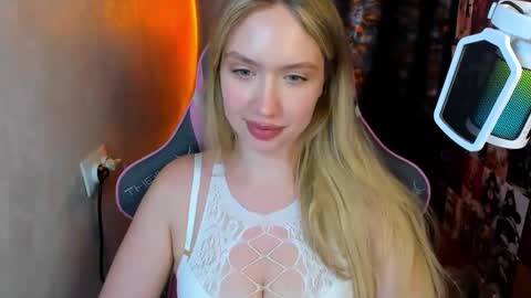 Snapshot of nicole_ricci_ chatting on October 2025 06:30:01 PM Nicole online show from October 2025 06:30:01 PM