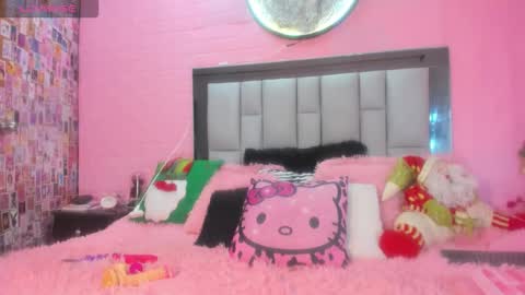 Snapshot of nicole_rosales chatting on December 2025 07:43:02 PM nicole_rosales online show from December 2025 07:43:02 PM