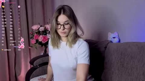 Nicole online show from December 2025 06:23:01 PM