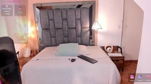 Snapshot of nicole_whitee chatting on September 2025 08:01:02 PM N A T A L I A online show from September 2025 08:01:02 PM