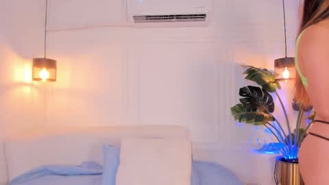 Snapshot of nicole_whitee chatting on February 2026 08:09:01 PM N A T A L I A online show from February 2026 08:09:01 PM