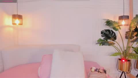 N A T A L I A online show from April 2026 08:01:02 PM