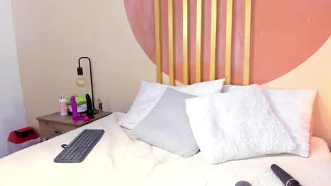 Snapshot of nicolee_angels chatting on February 2026 08:10:02 PM N i c o l e online show from February 2026 08:10:02 PM