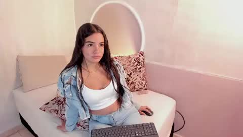 Snapshot of nicolee_blair chatting on July 2026 11:29:02 AM Nicole online show from July 2026 11:29:02 AM