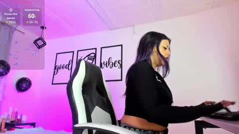 nicolee millerr online show from November 2025 12:59:02 PM