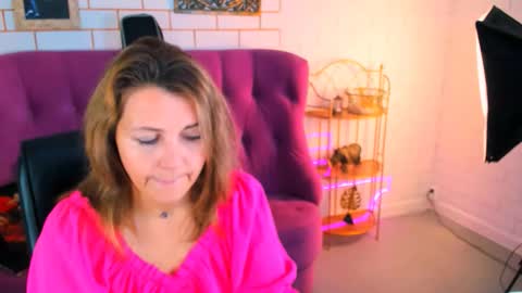 nicolehits online show from October 2025 09:29:02 AM