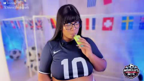 Snapshot of nicolemorelli2 chatting on June 2026 04:22:02 PM Andrea give it a thumbs up please its important online show from June 2026 04:22:02 PM