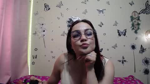 nicolle_sky online show from November 2025 03:25:01 PM