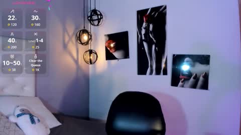 Nicolle online show from November 2025 02:27:01 PM