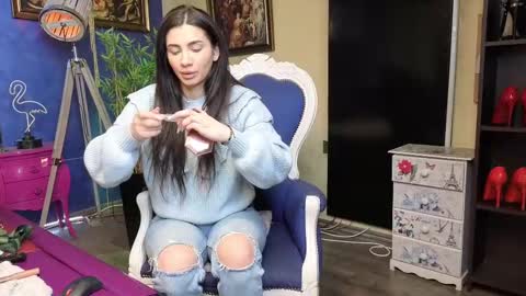 Nicolle online show from February 2025 08:06:01 AM