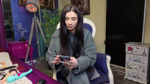 Nicolle online show from February 2025 10:47:02 AM