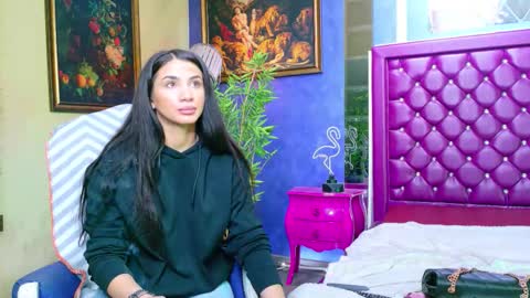 Nicolle online show from September 2025 12:54:01 PM