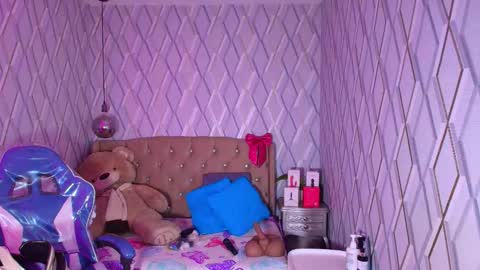 Nicolle Miley online show from February 2026 03:59:02 AM