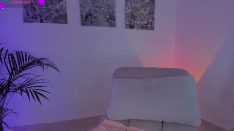 Nicollewest online show from June 2026 10:45:02 PM