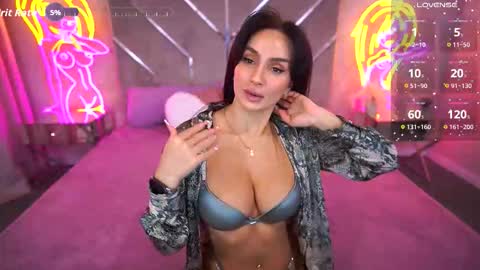 Nicole online show from October 2025 05:21:02 AM