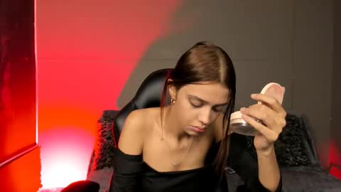 Nicol online show from November 2025 08:24:02 PM