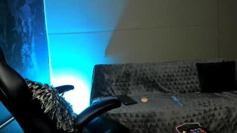 Nicol online show from December 2025 08:40:01 PM