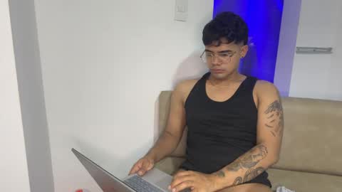 nicvelez22 online show from April 2026 07:45:01 AM