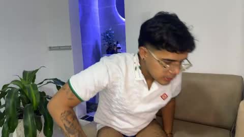 nicvelez22 online show from April 2026 09:19:01 PM