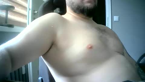 Snapshot of niewidoczny26 chatting on May 2026 02:14:01 PM Niewidoczny online show from May 2026 02:14:01 PM