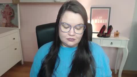 Snapshot of nightholly chatting on February 2026 05:14:01 AM Holly online show from February 2026 05:14:01 AM