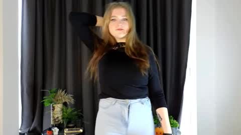 Snapshot of nightsaffron chatting on December 2025 07:35:01 AM Azalea online show from December 2025 07:35:01 AM