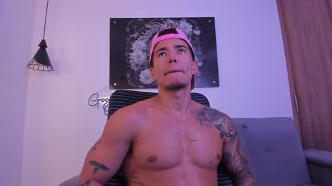 Niick online show from December 2024 01:18:01 AM