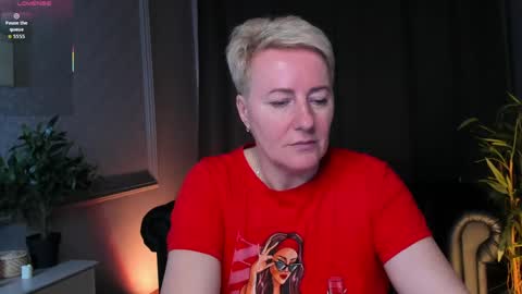 Snapshot of nika_smit chatting on April 2026 05:43:01 AM Nika online show from April 2026 05:43:01 AM