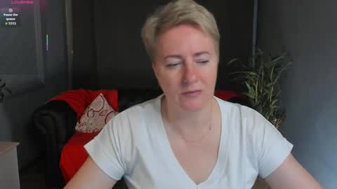 Snapshot of nika_smit chatting on May 2026 05:23:01 AM Nika online show from May 2026 05:23:01 AM
